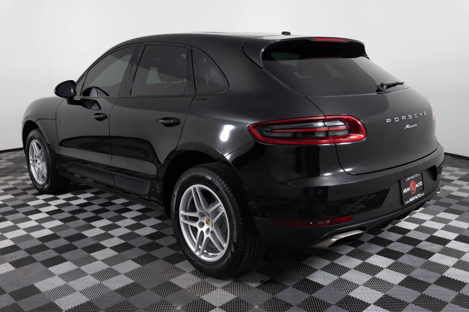 Used 2017 Porsche Macan AWD/4WD image 5
