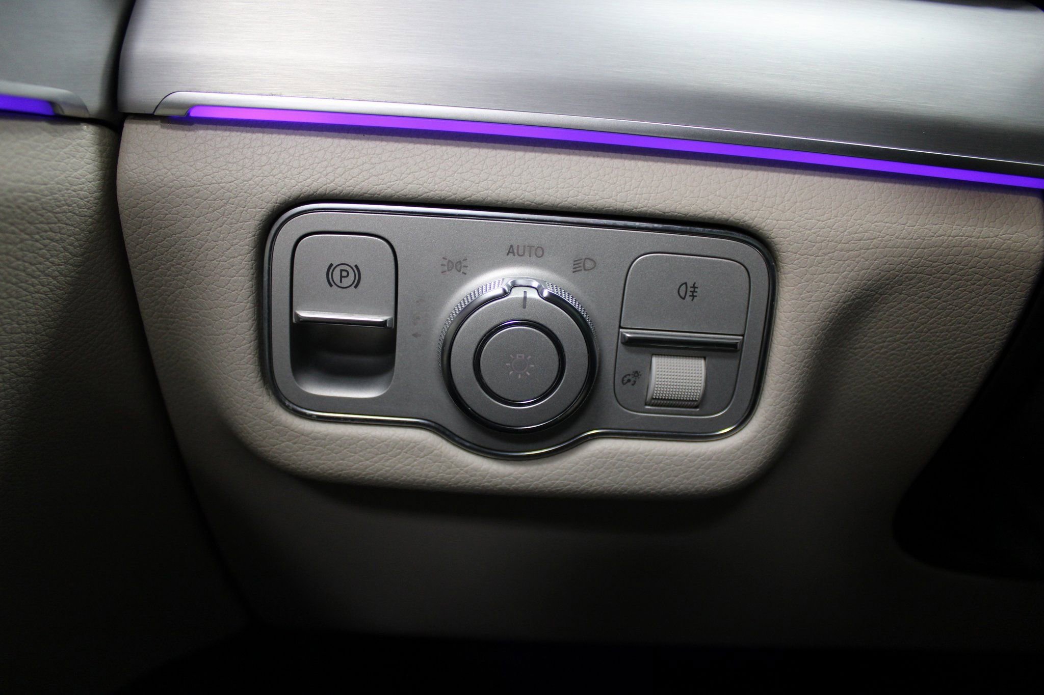 Used 2020 Mercedes-Benz GLE 350 4MATIC w/ Premium Package image 34