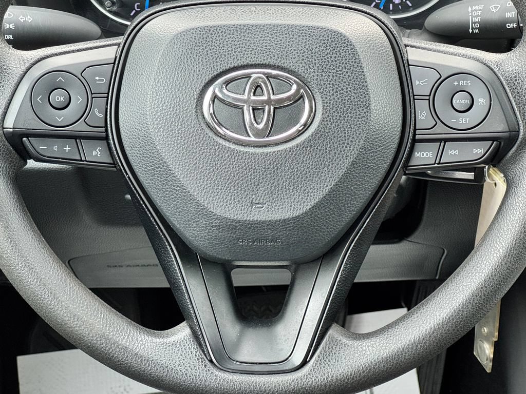 Used 2021 Toyota RAV4 LE AWD/4WD image 19