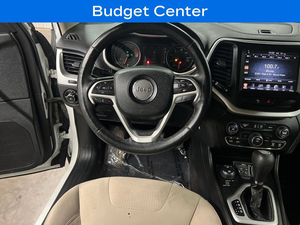 Used 2017 Jeep Cherokee Latitude w/ Safety/Convenience Group AWD/4WD image 17