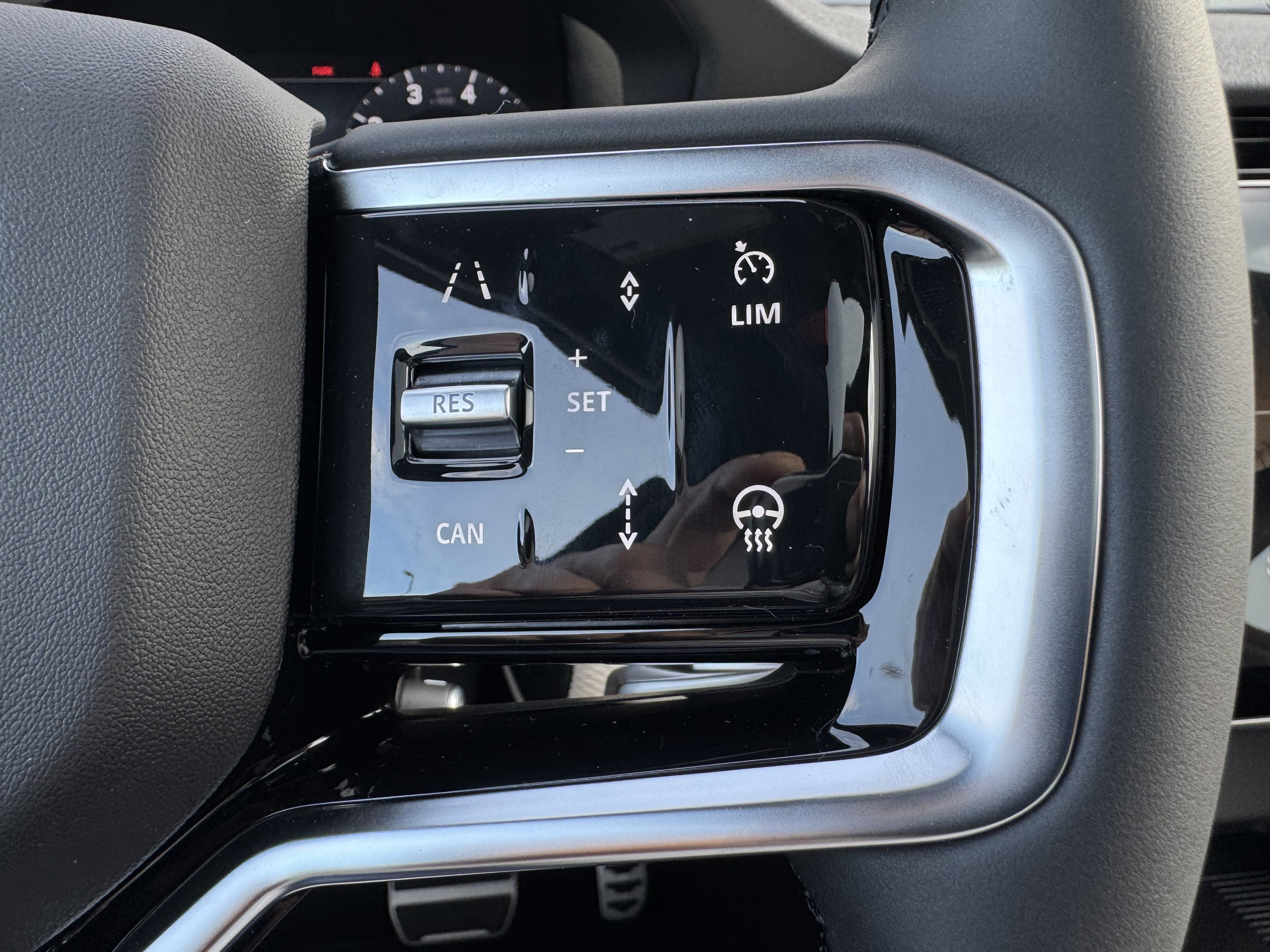 New 2026 Land Rover Discovery Sport Landmark AWD/4WD image 18