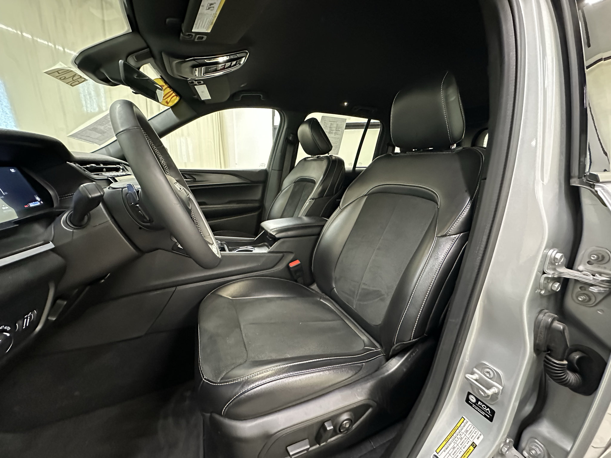 Used 2025 Jeep Grand Cherokee Altitude AWD/4WD image 24