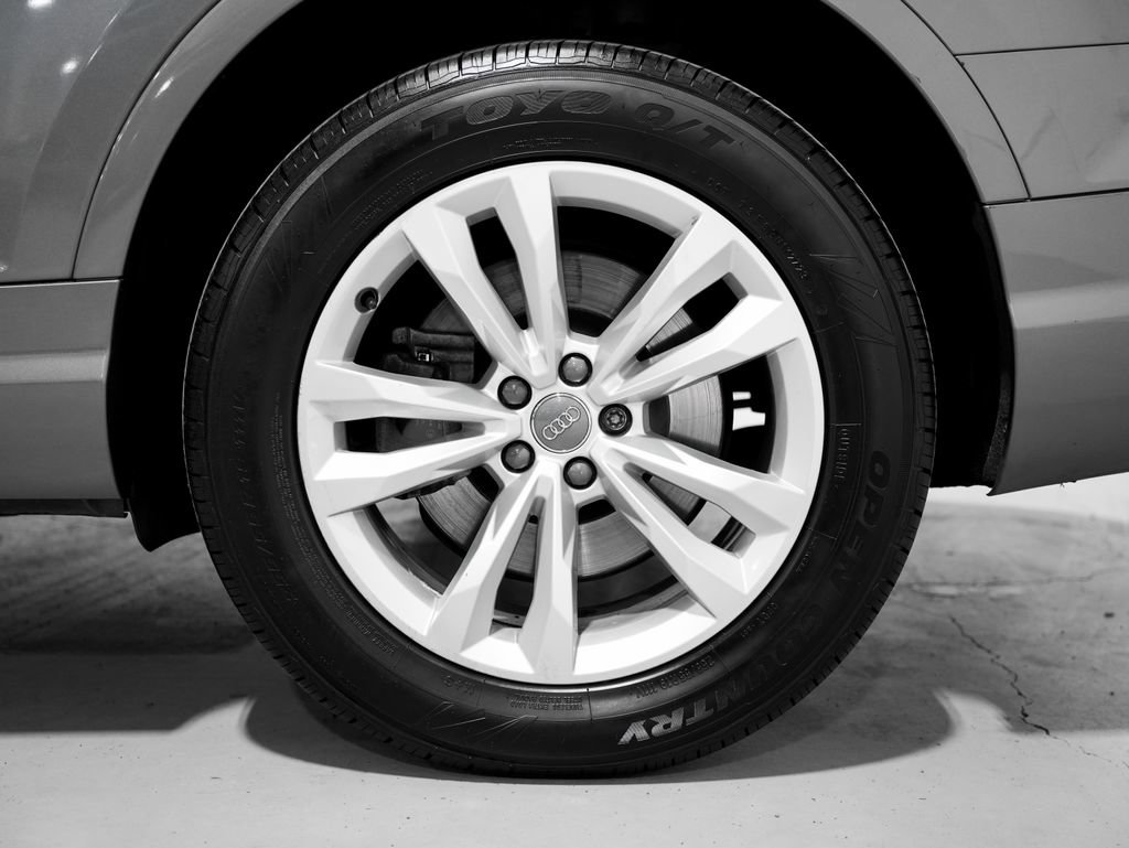 Used 2017 Audi Q7 3.0T Premium Plus w/ Premium Plus Package image 42