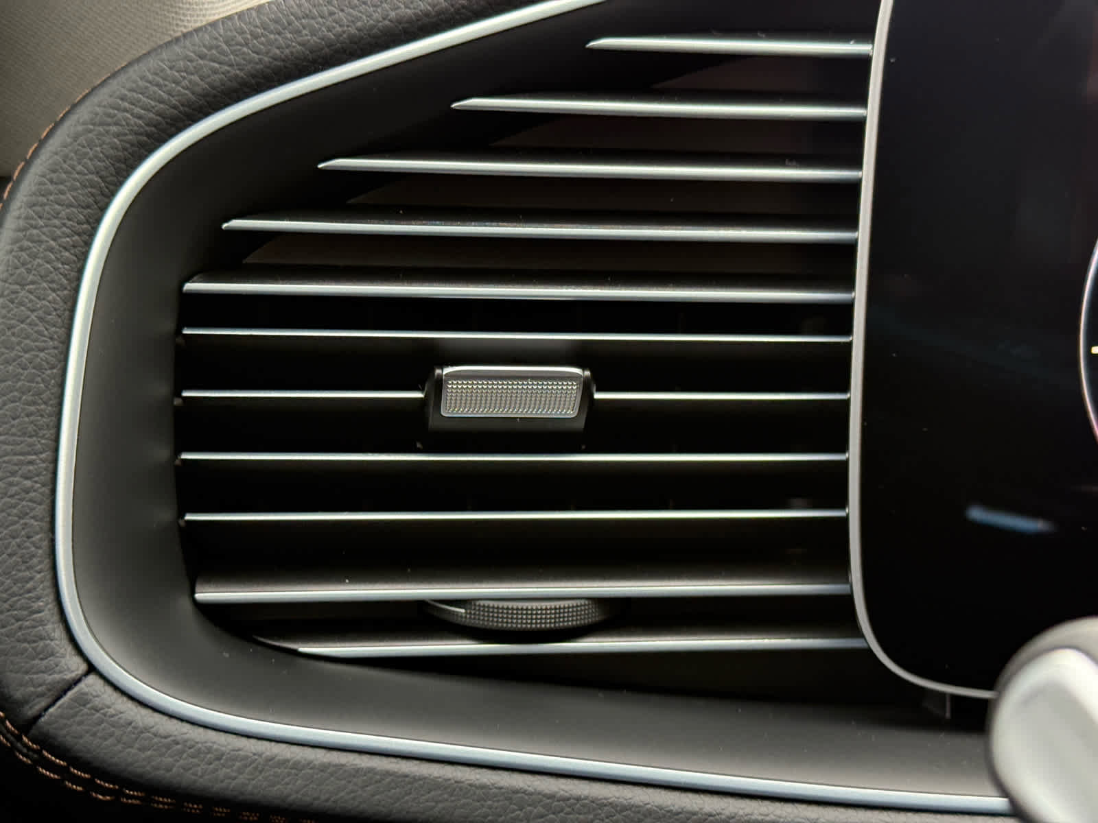 New 2026 Mercedes-Benz GLS 450 4MATIC image 30