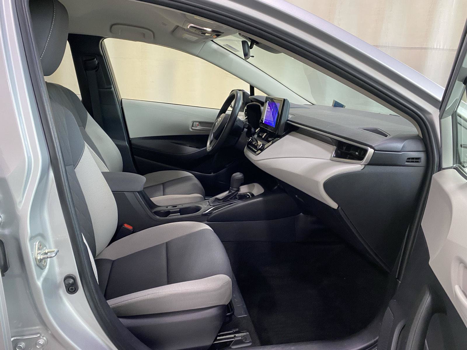 Used 2024 Toyota Corolla LE w/ LE Convenience Package FWD image 11