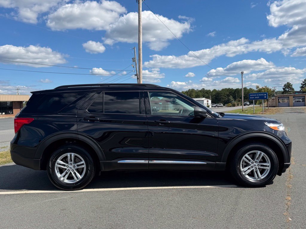 Used 2023 Ford Explorer XLT w/ Equipment Group 202A AWD/4WD image 2