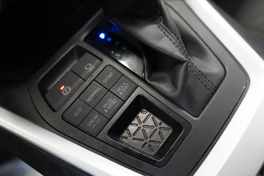 Used 2025 Toyota RAV4 XLE AWD/4WD image 37