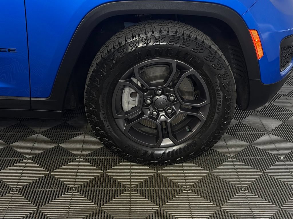 Used 2023 Jeep Grand Cherokee Trailhawk AWD/4WD image 9