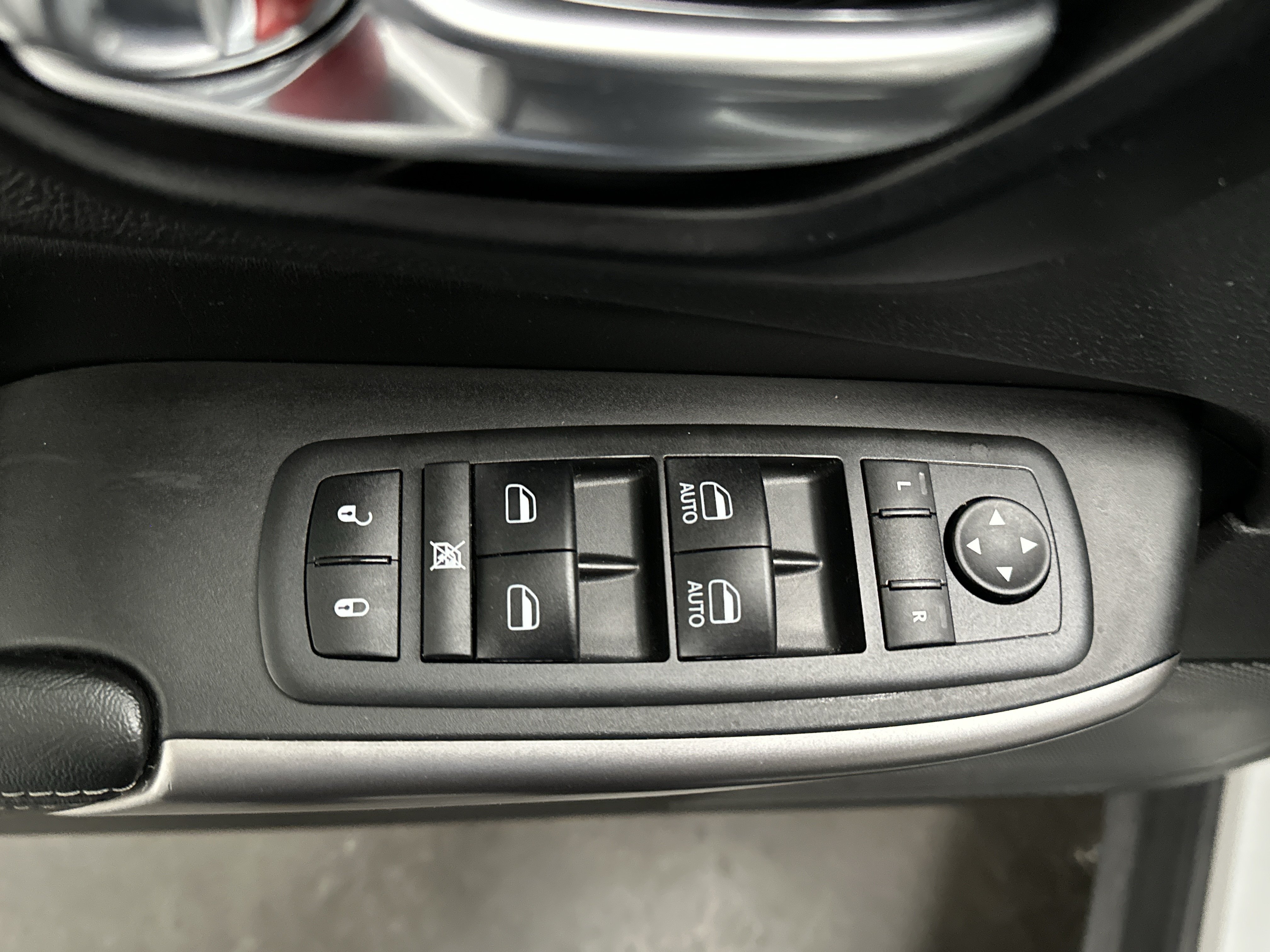 Used 2021 Jeep Cherokee Latitude Lux w/ Sun & Sound Group AWD/4WD image 19
