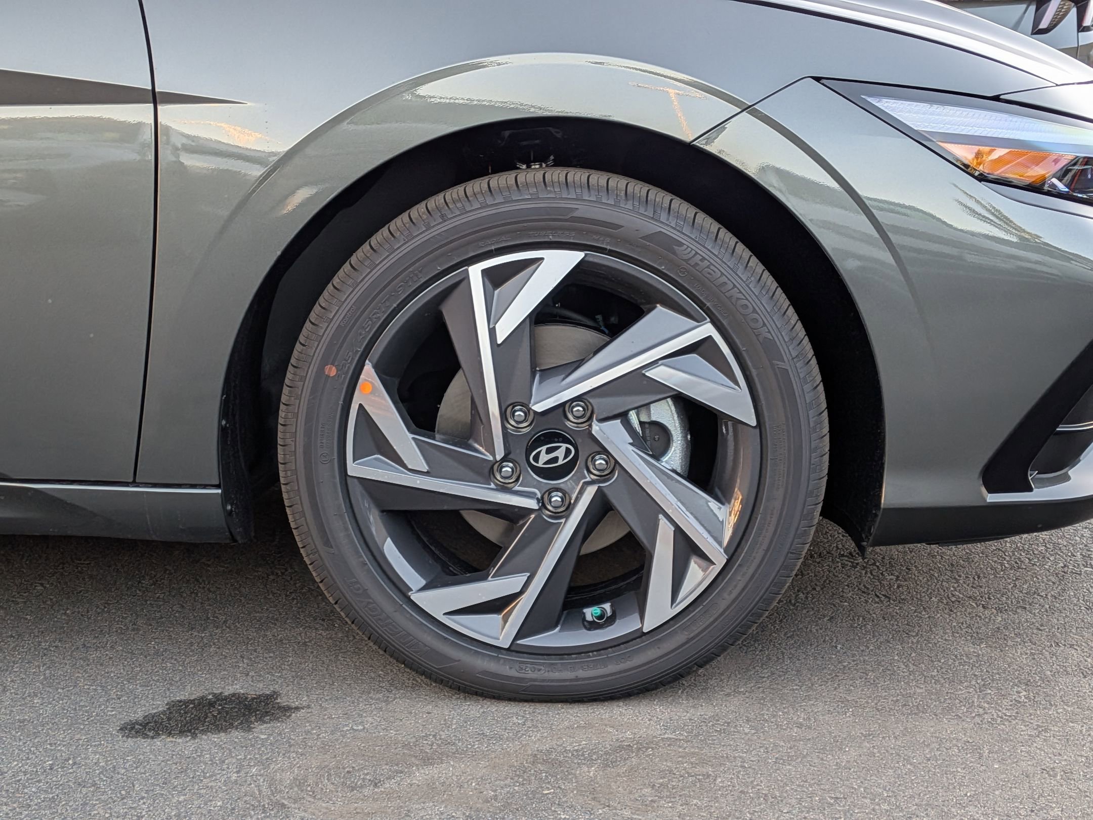 New 2026 Hyundai Elantra Limited w/ Cargo Package FWD image 7