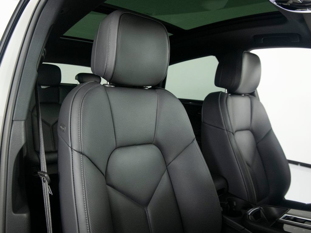 New 2026 Porsche Macan AWD/4WD image 38