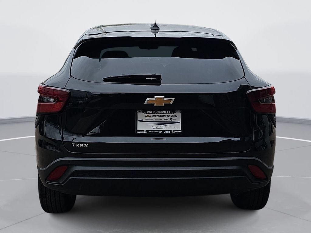 New 2026 Chevrolet Trax LS w/ LS Convenience Package FWD image 4