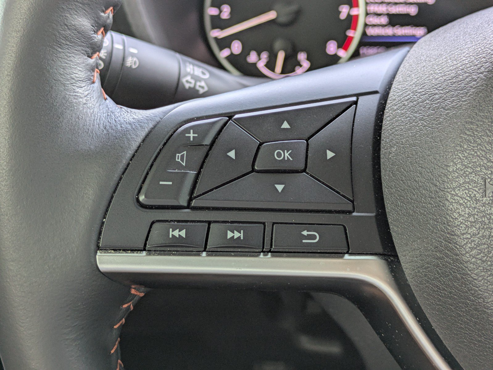 Used 2022 Nissan Sentra SR w/ SR Premium Package FWD image 19