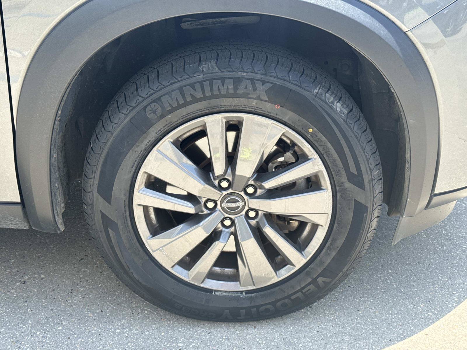 Used 2024 Nissan Pathfinder SV FWD image 4
