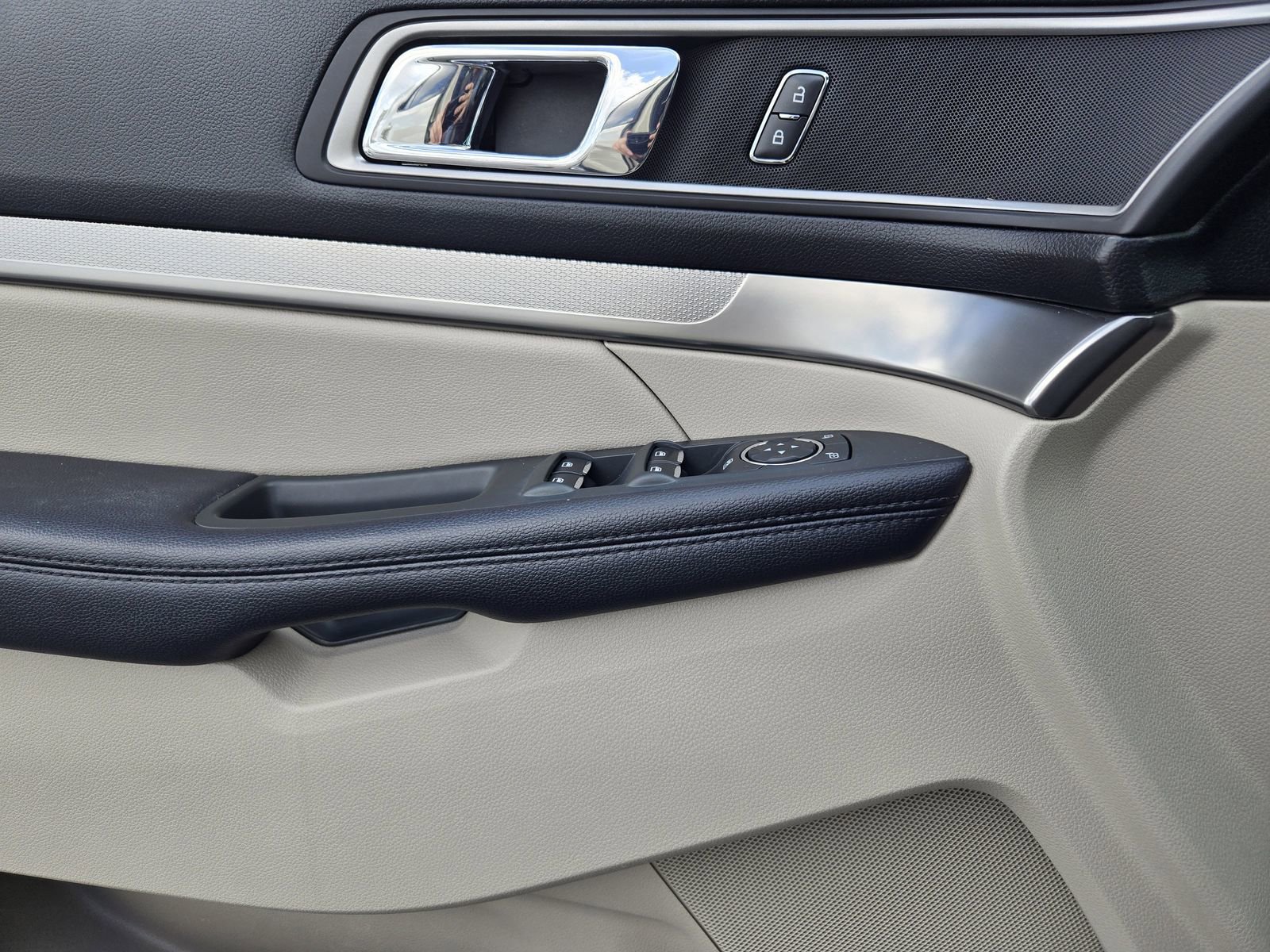 Used 2018 Ford Explorer XLT w/ Equipment Group 202A image 20