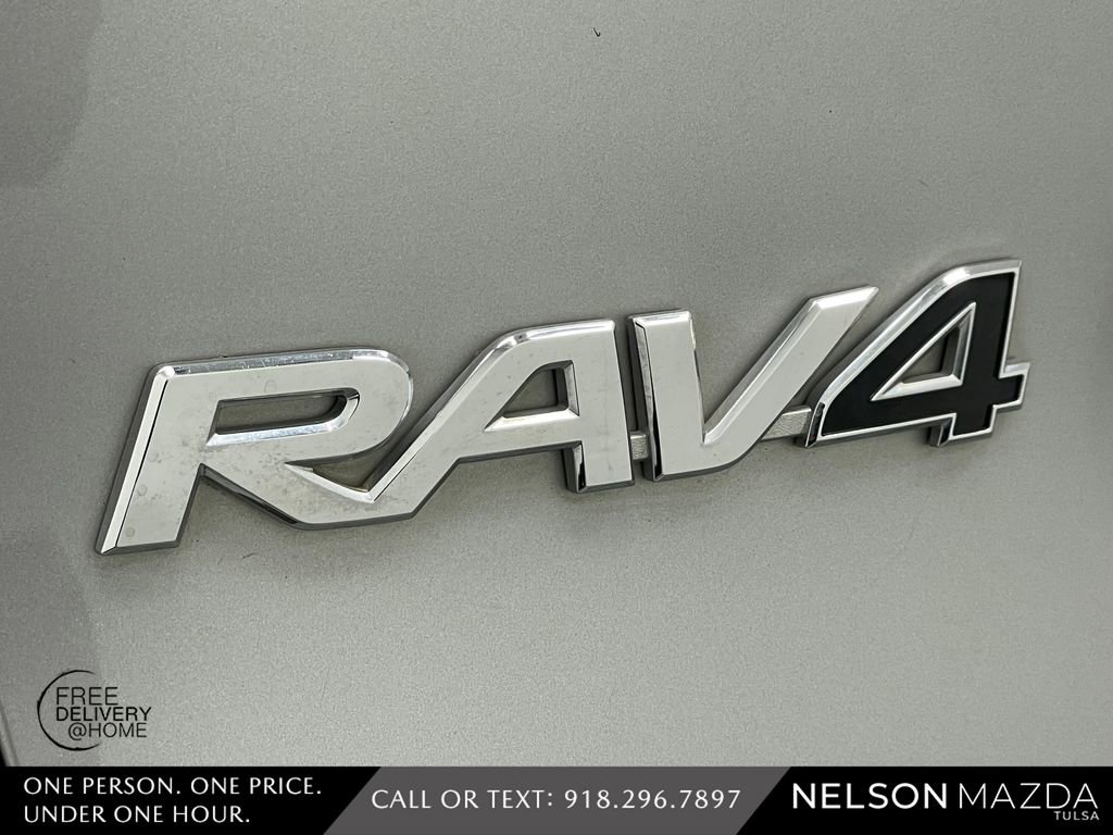 Used 2020 Toyota RAV4 LE AWD/4WD image 17
