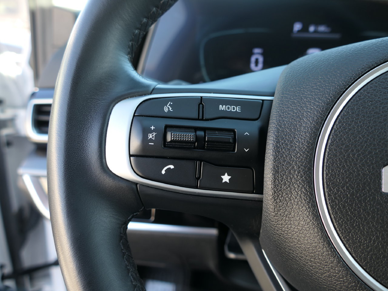 Certified 2025 Kia Sportage EX FWD image 14