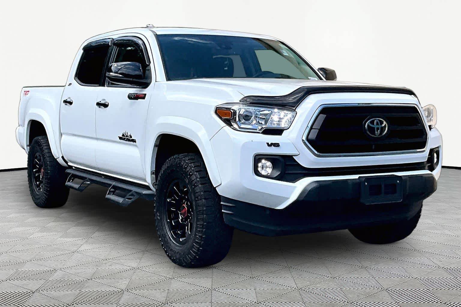 Used 2022 Toyota Tacoma SR5 w/ Technology Package RWD image 3