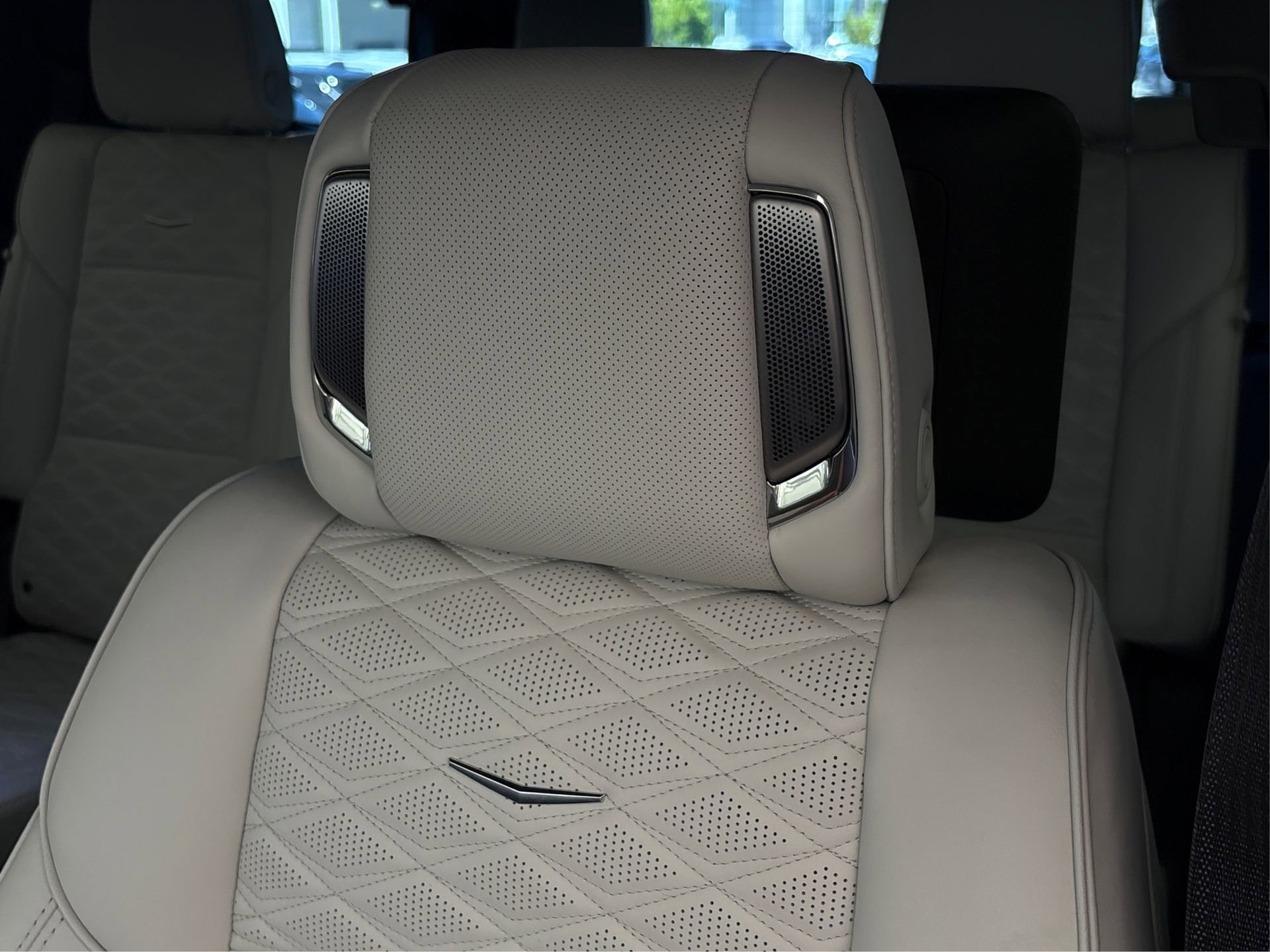 Used 2025 Cadillac Escalade Sport Platinum w/ LPO, ONYX Package image 32