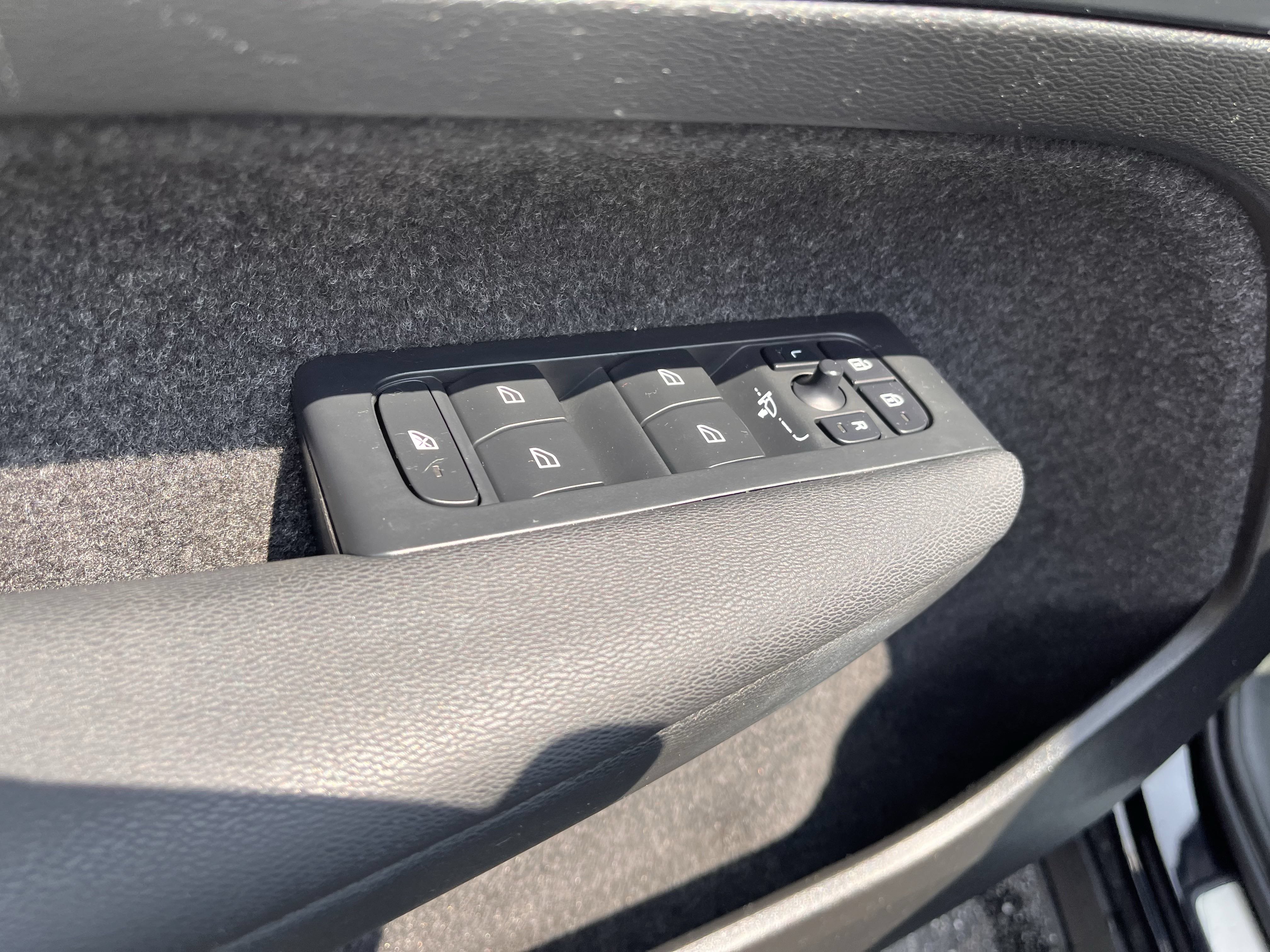 Certified 2025 Volvo XC40 B5 Core AWD/4WD image 8