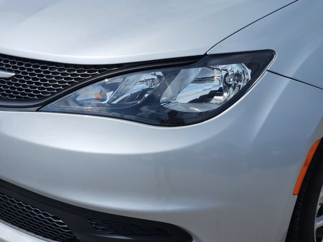 Used 2023 Chrysler Voyager LX FWD image 7