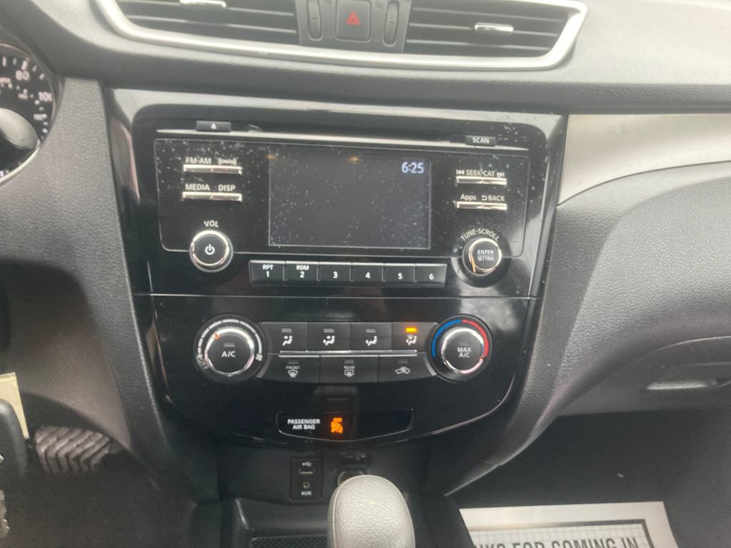 Used 2016 Nissan Rogue S image 23