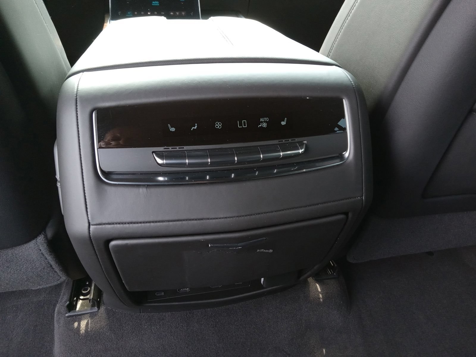 Used 2025 Cadillac Escalade ESV Sport Platinum AWD/4WD image 29