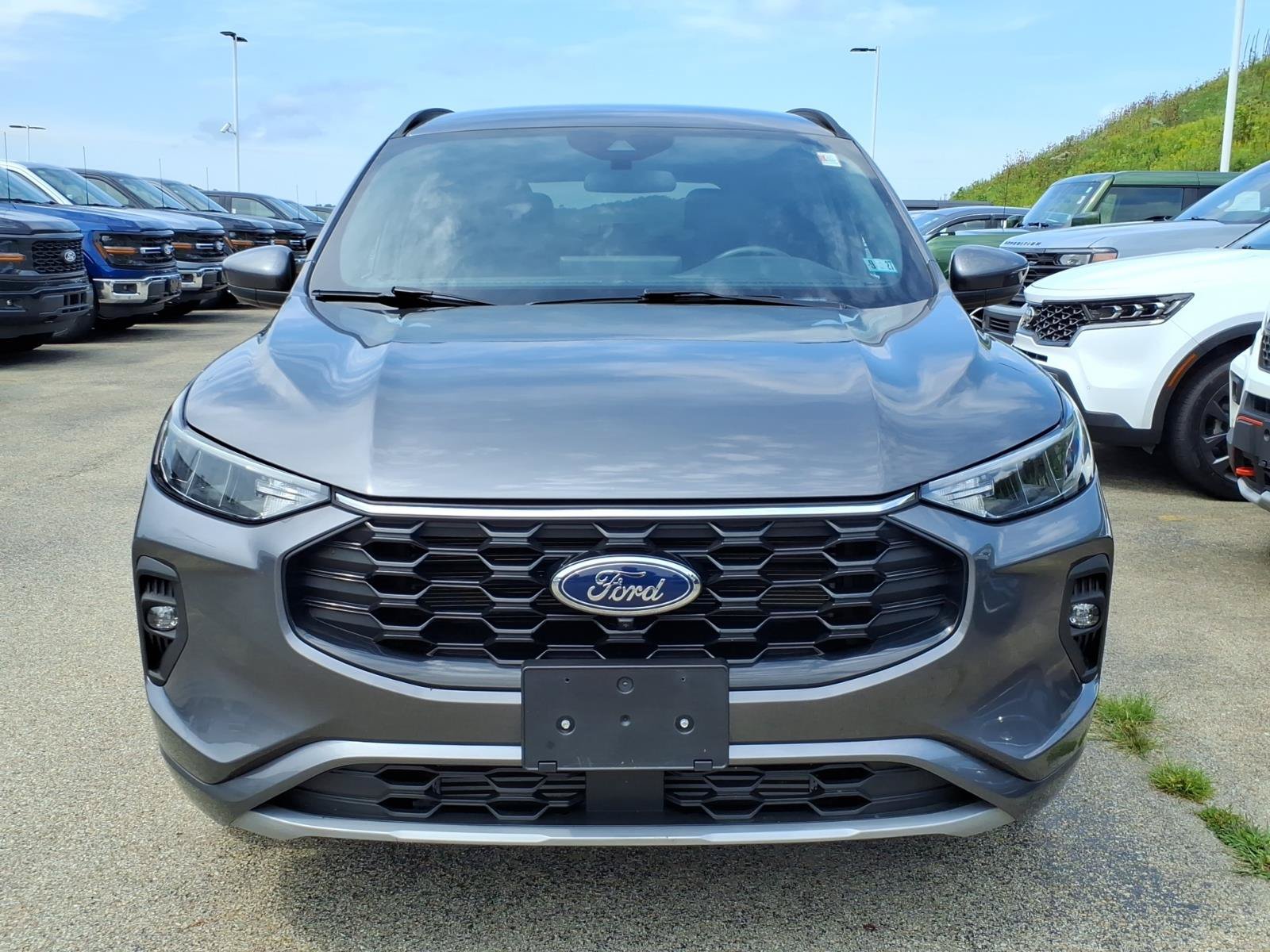 Used 2023 Ford Escape ST-Line Select w/ Tech Pack #2 AWD/4WD image 2