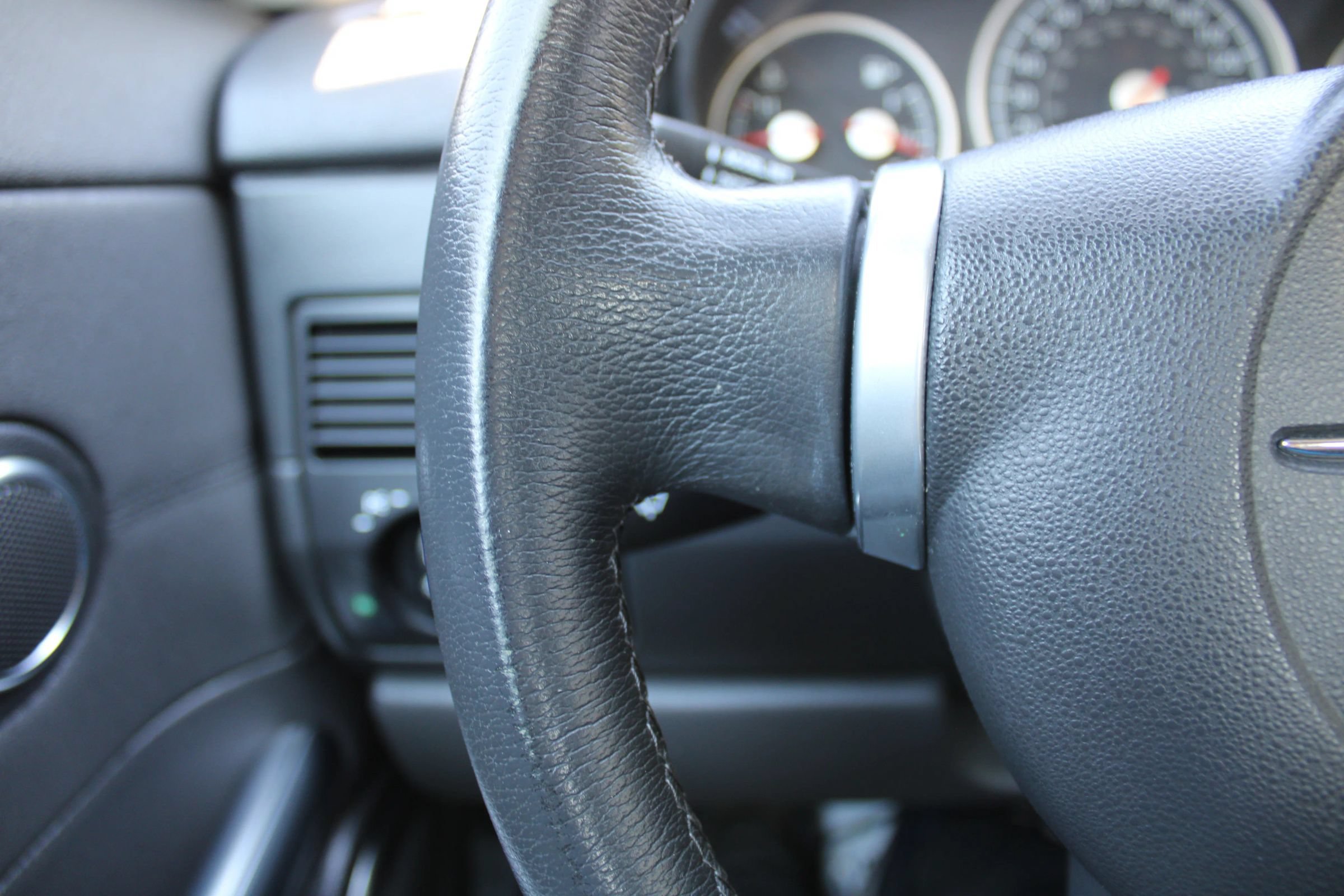 Used 2006 Chrysler Crossfire Limited RWD image 9