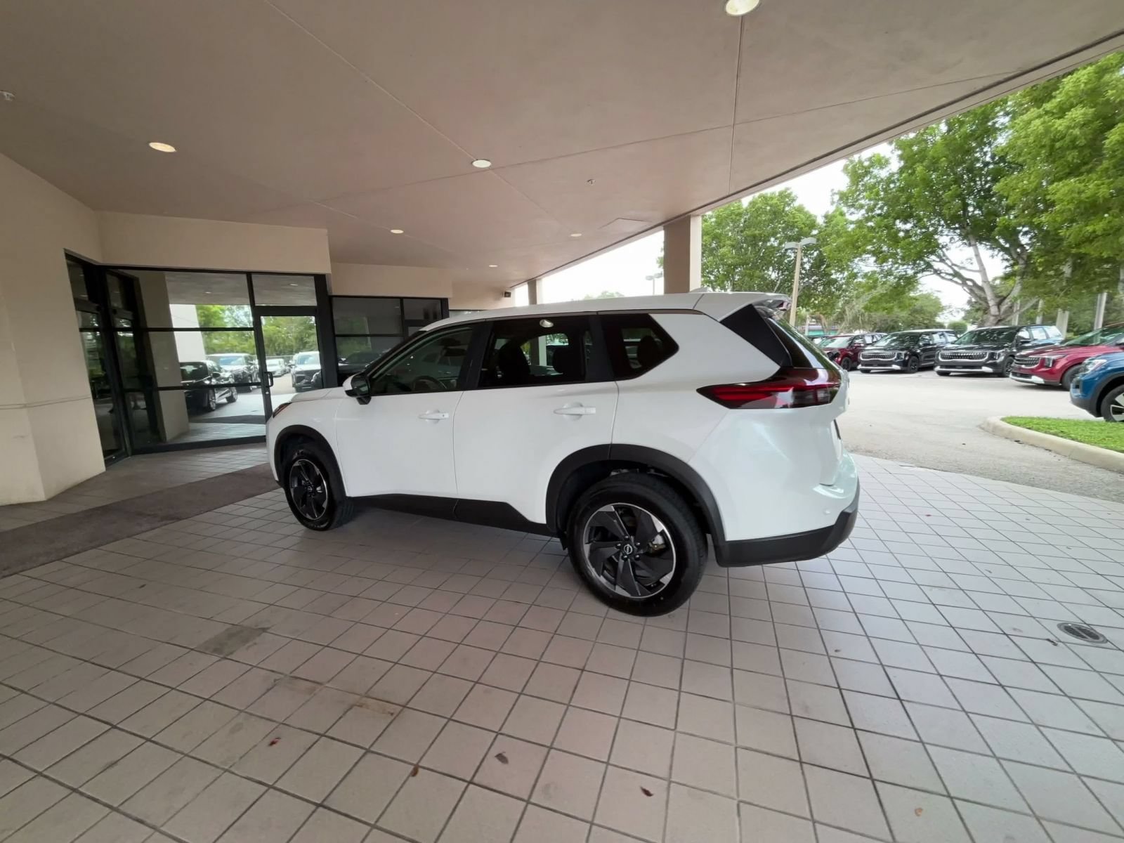 Used 2025 Nissan Rogue SV AWD/4WD image 9