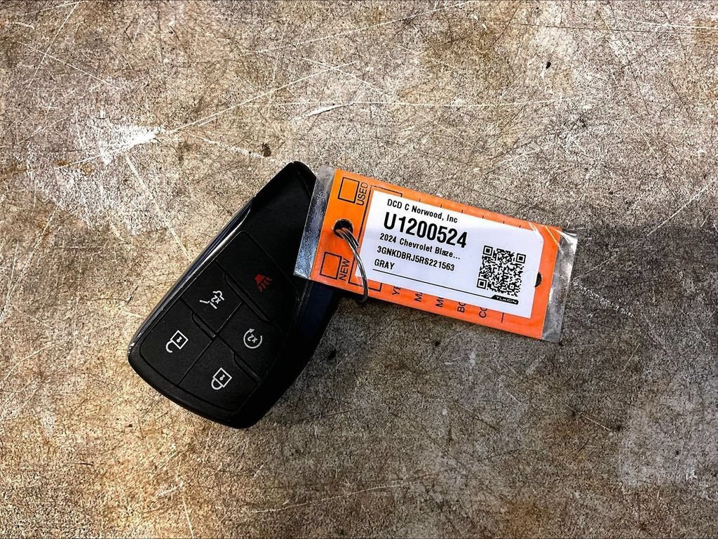 Used 2024 Chevrolet Blazer EV LT AWD/4WD image 31