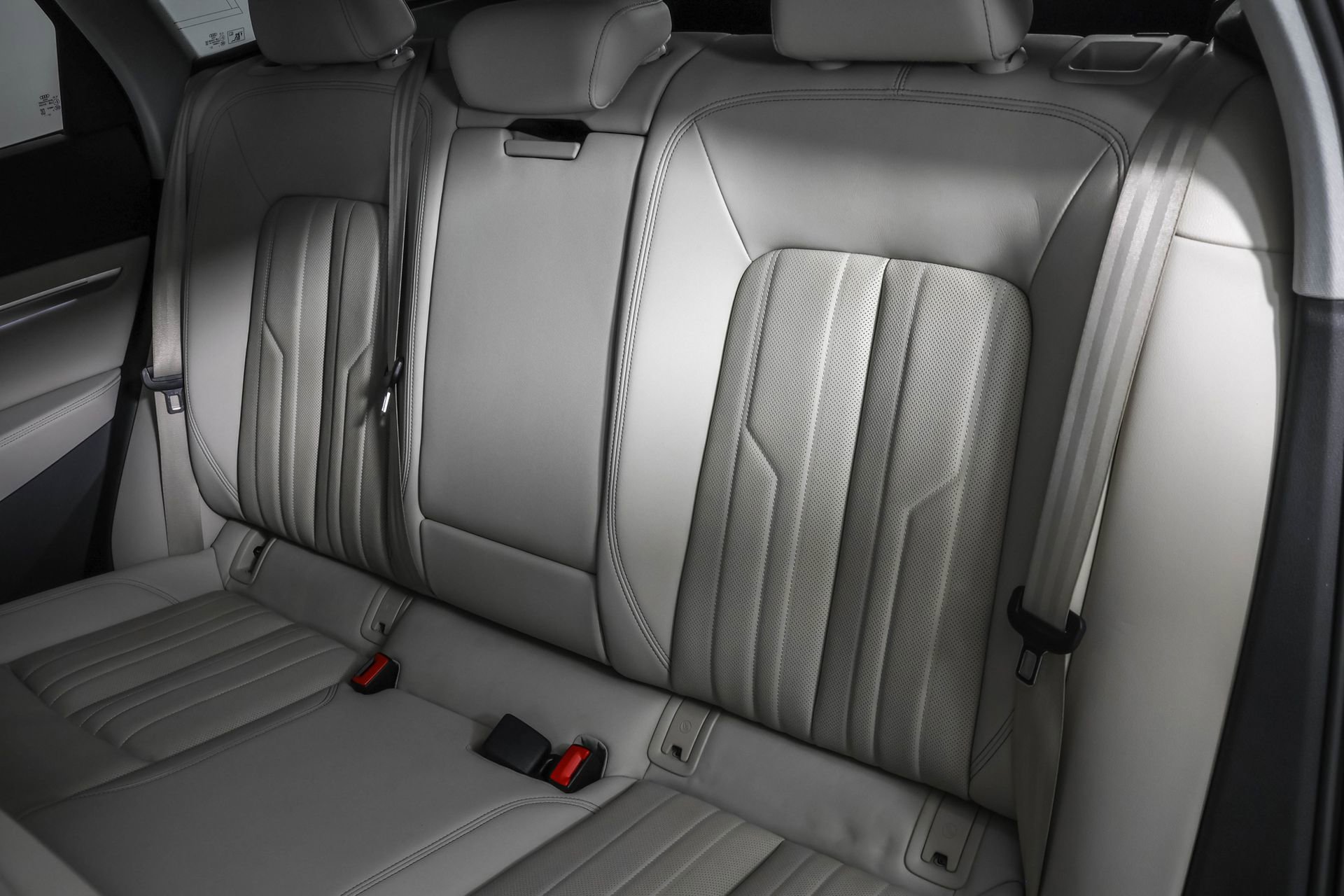 Used 2024 Audi Q8 e-tron Premium Plus w/ Premium Plus Package image 39