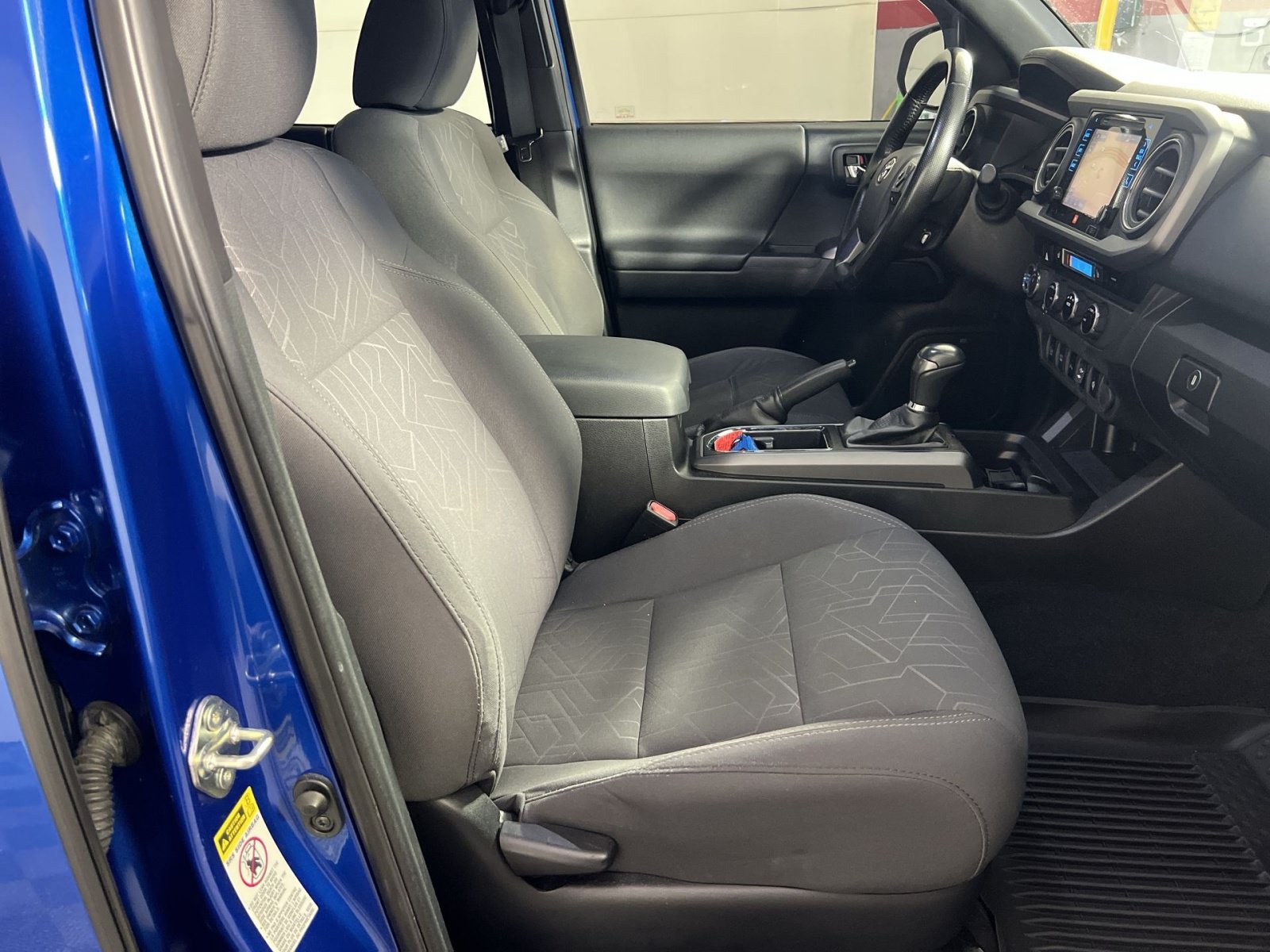 Used 2016 Toyota Tacoma TRD Sport AWD/4WD image 28