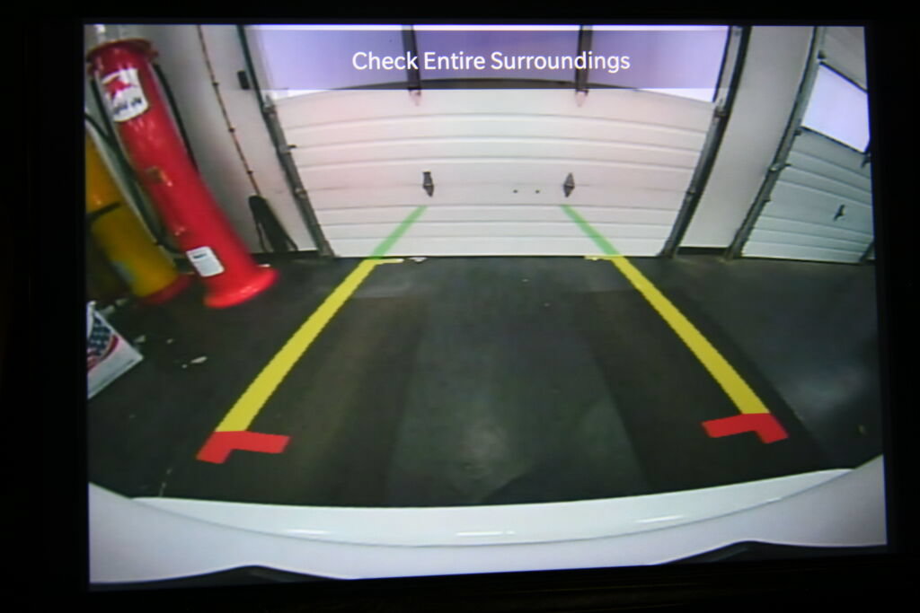 Used 2025 Chrysler Pacifica Limited FWD image 19