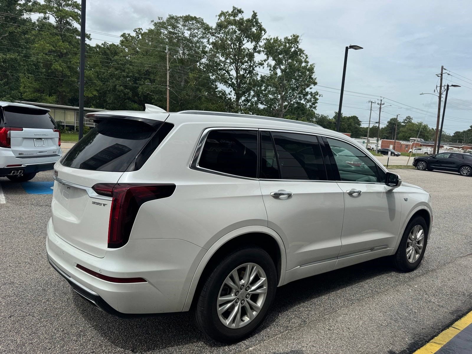 Certified 2024 Cadillac XT6 Luxury w/ LPO, Floor Liner Package AWD/4WD image 12