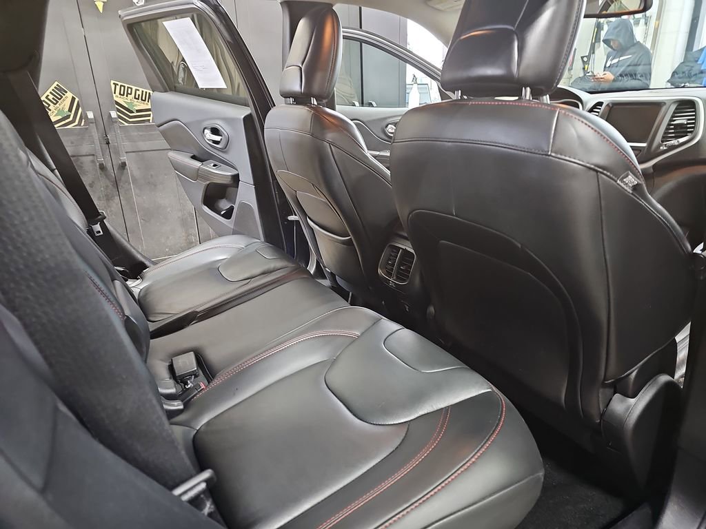 Used 2016 Jeep Cherokee Trailhawk w/ Leather Interior Group image 11