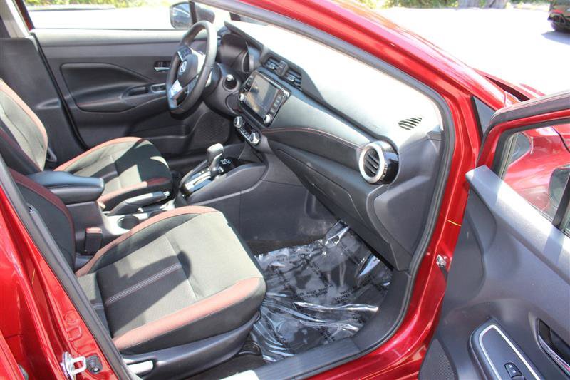 Used 2025 Nissan Versa SR FWD image 11