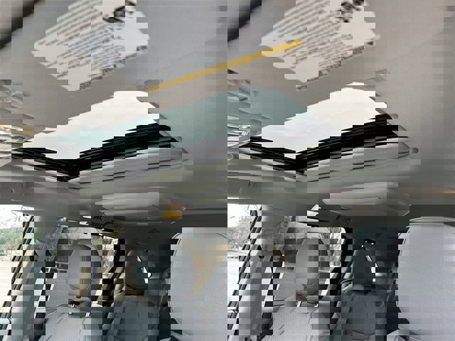 Used 2024 Toyota Sienna Limited image 27