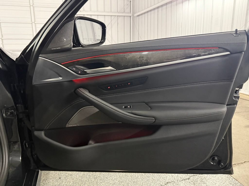 Used 2023 BMW M550i xDrive w/ Executive Package AWD/4WD image 34
