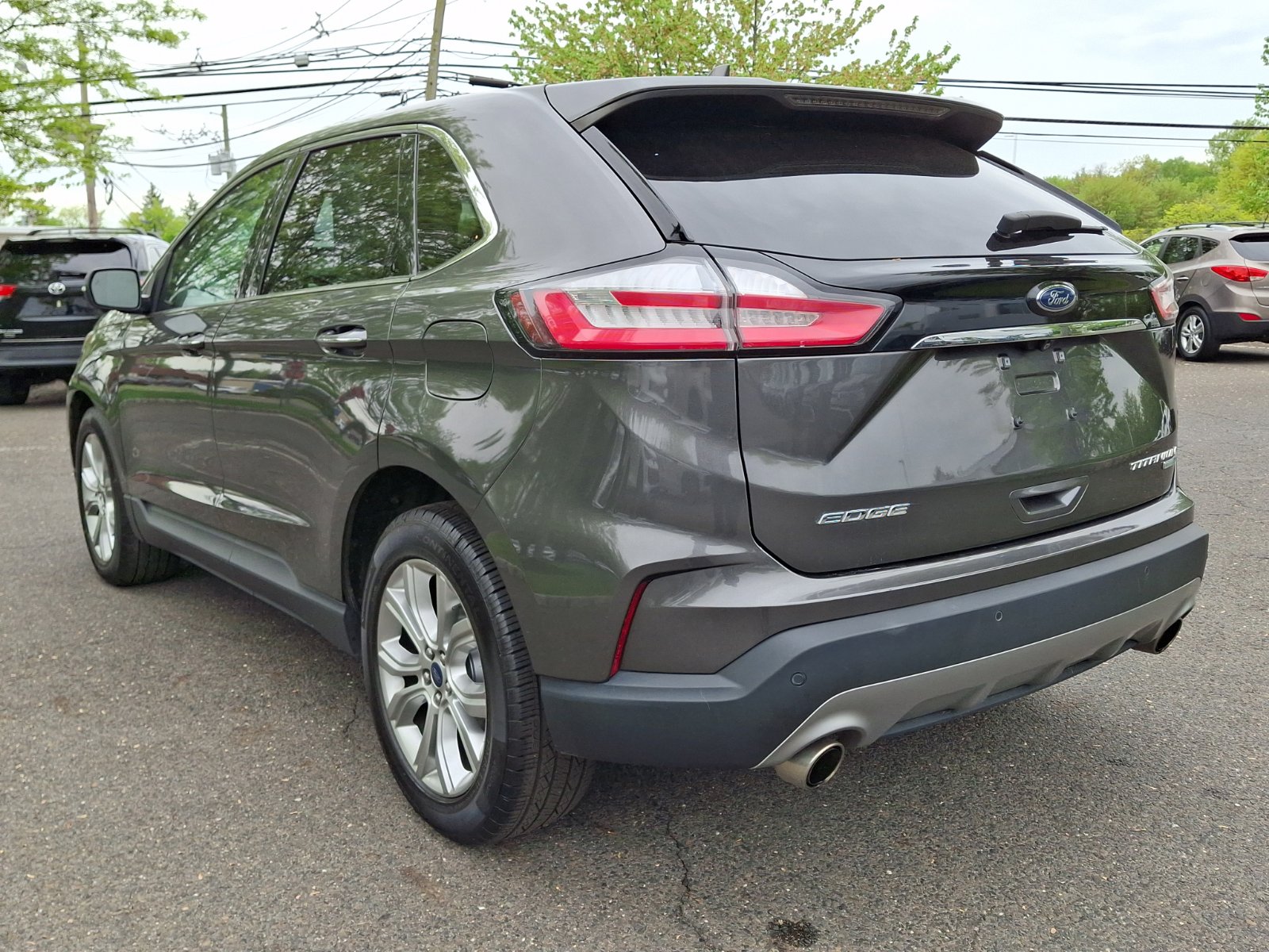 Used 2019 Ford Edge Titanium w/ Cold Weather Package AWD/4WD image 4