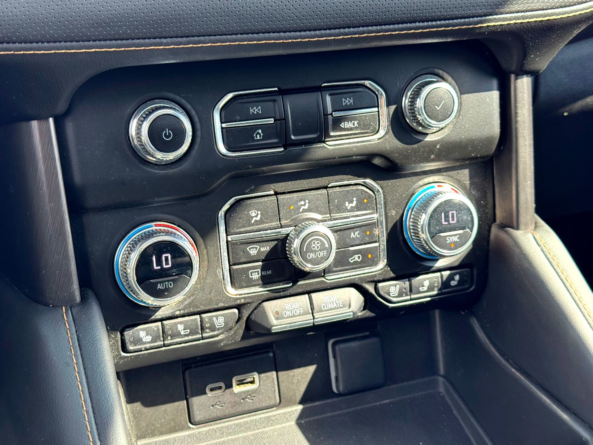 Used 2023 GMC Yukon AT4 w/ Technology Package image 29