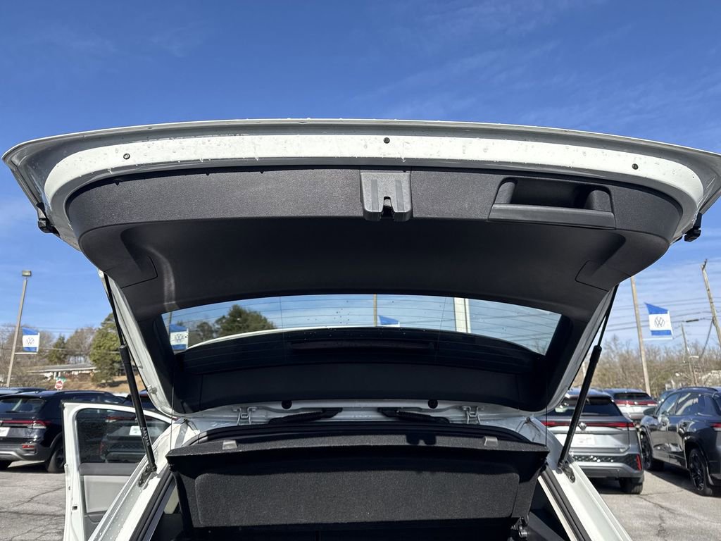 Used 2022 Volkswagen Taos SE image 40