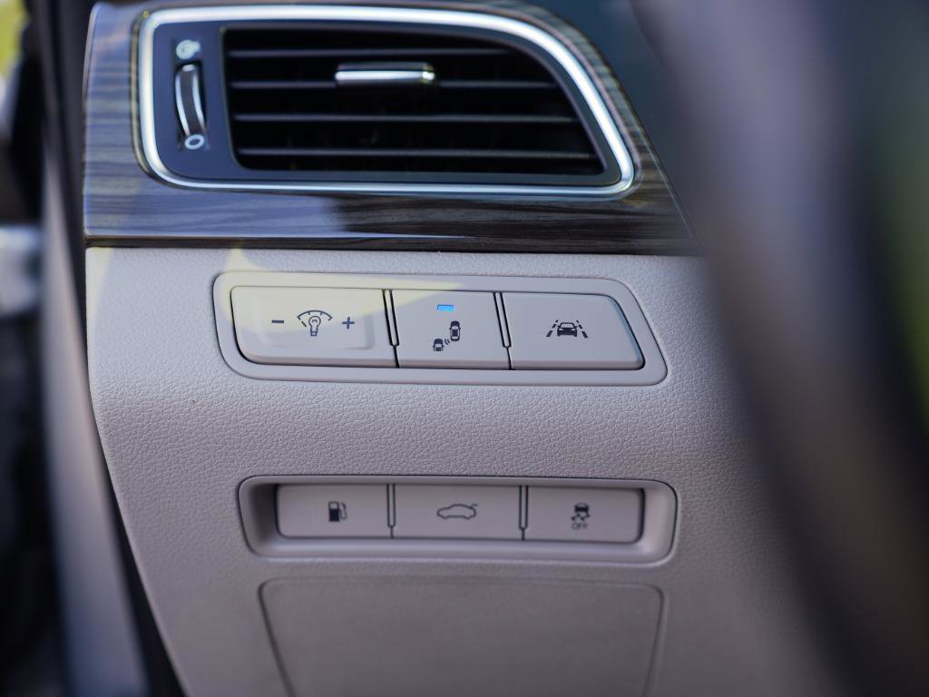 Used 2015 Hyundai Sonata Limited w/ Option Group 06 image 31