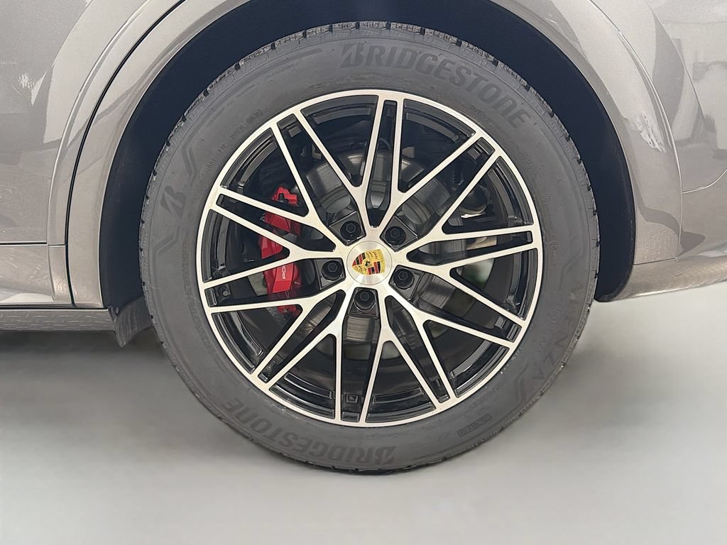 Certified 2024 Porsche Cayenne S AWD/4WD image 34