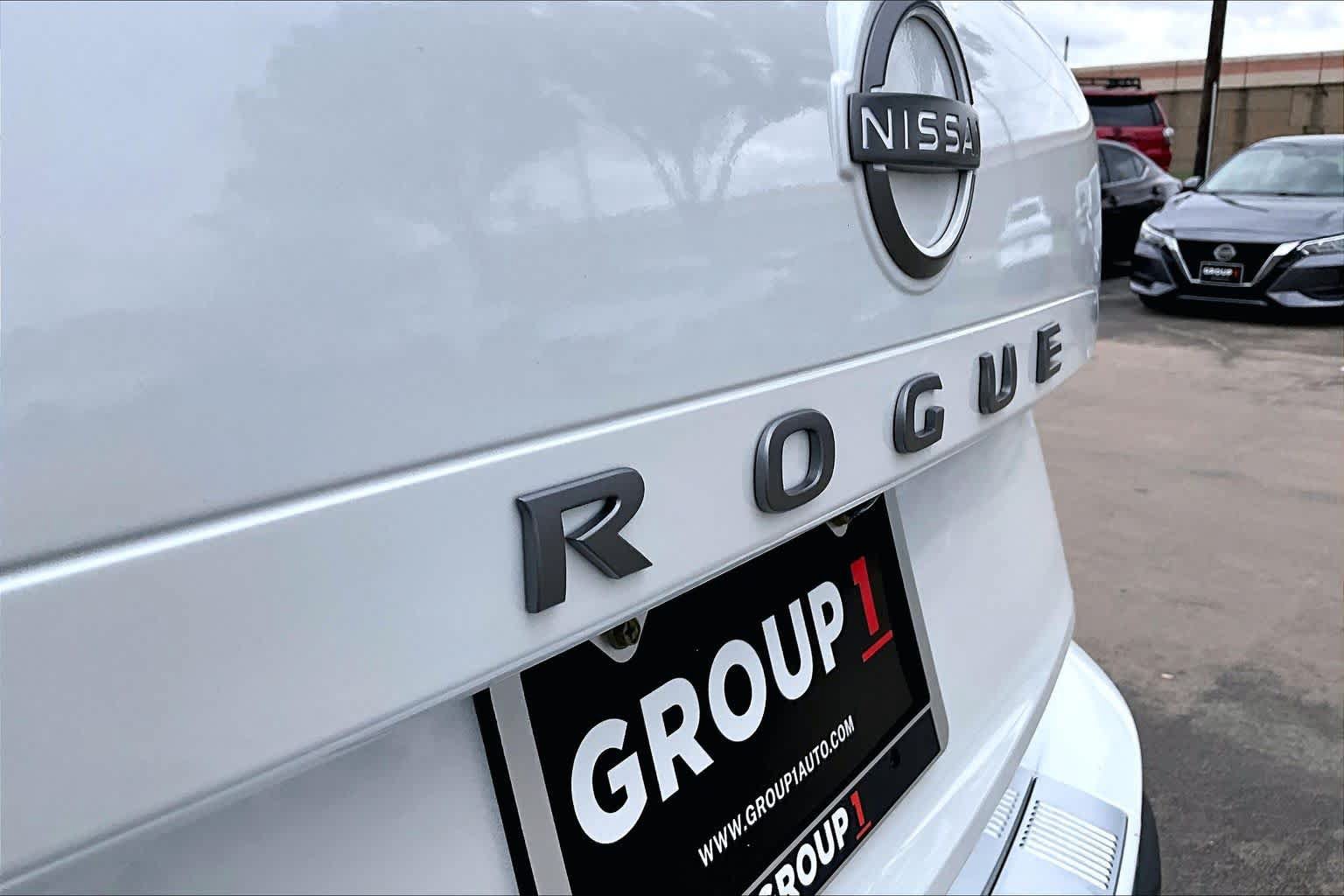 Certified 2025 Nissan Rogue SV FWD image 10