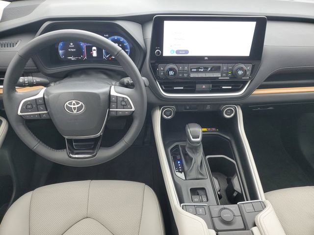 Used 2025 Toyota Grand Highlander FWD image 16