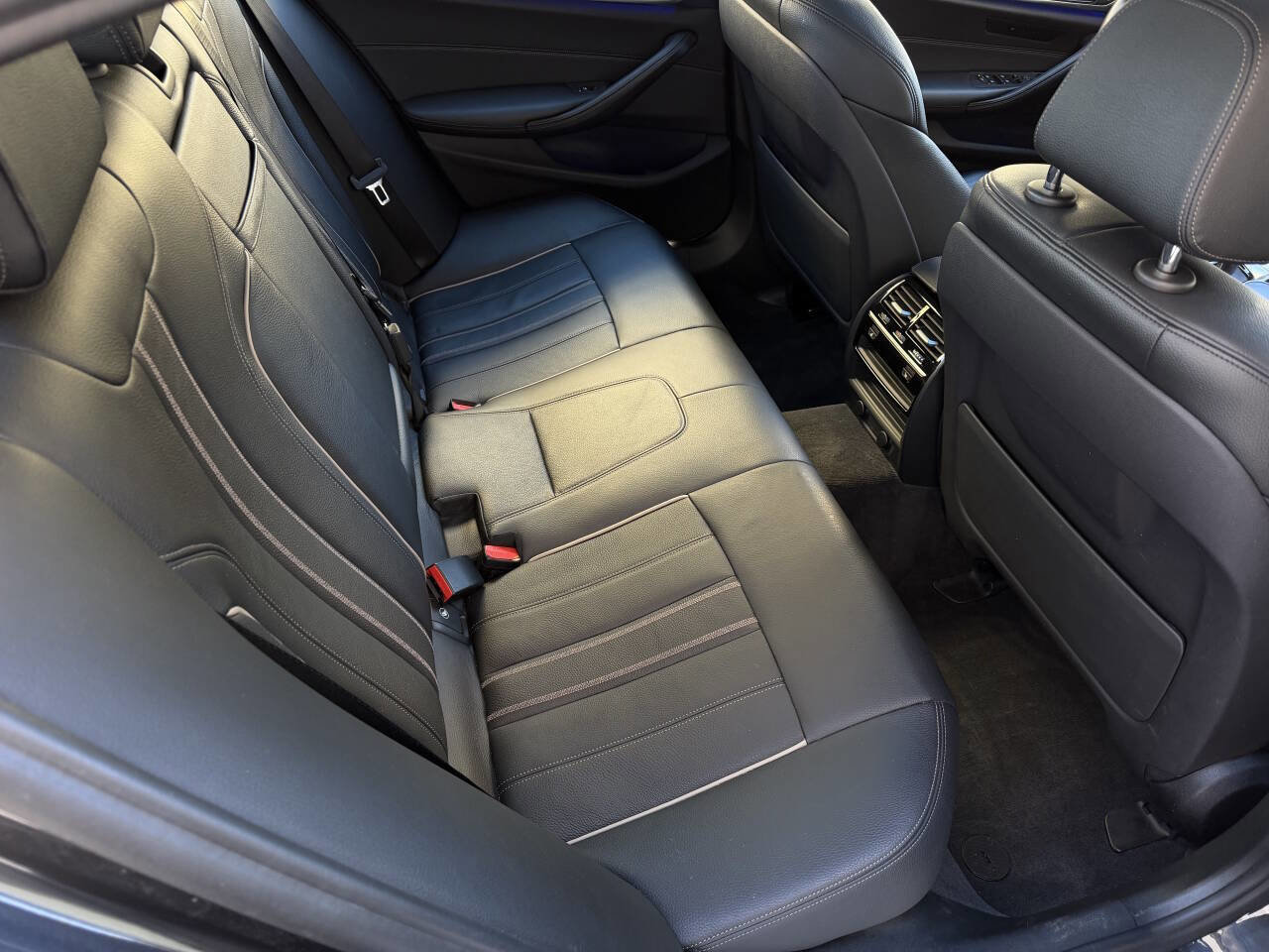 Used 2018 BMW 540i xDrive image 24