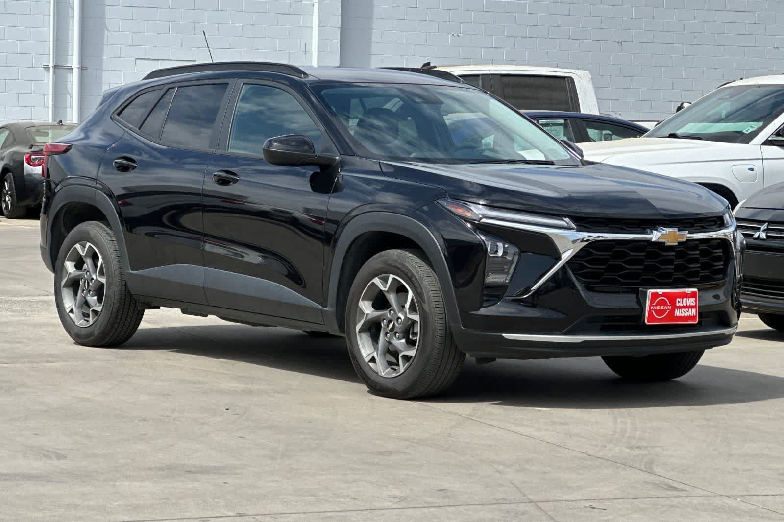Used 2025 Chevrolet Trax LT FWD image 10