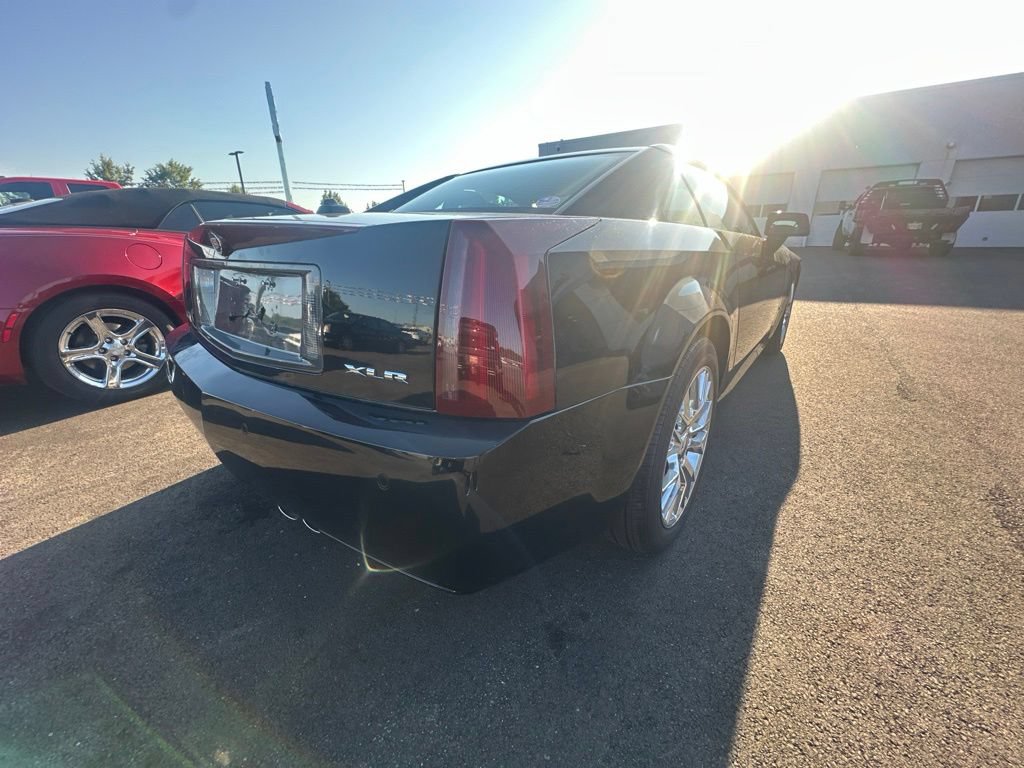 Used 2005 Cadillac XLR RWD image 9