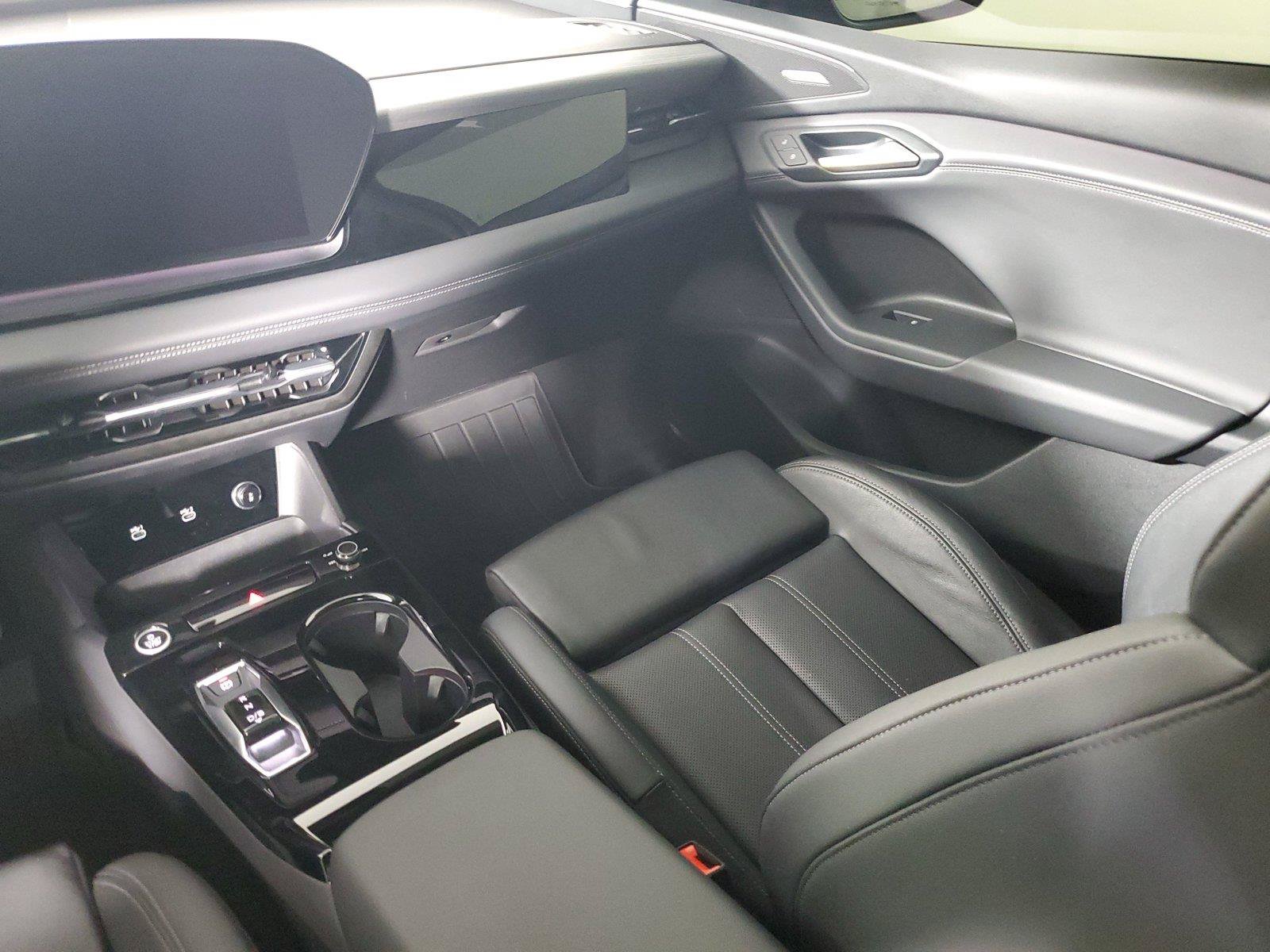 Certified 2025 Audi Q6 e-tron Premium Plus w/ Premium Plus AWD/4WD image 18